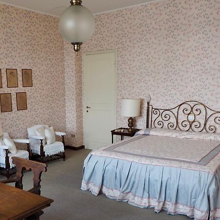 Casa Mondadori Bed & Breakfast เมอินา ภายนอก รูปภาพ
